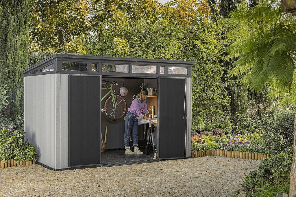 Keter Artisan 11x7 Gerätehaus – Wetterfestes Gartenhaus mit Boden, Pultdach, Doppeltüren & Fenster, Ideal für Outdoor-Aufbewahrung, 342x218x226cm, 13,7 m³, grau