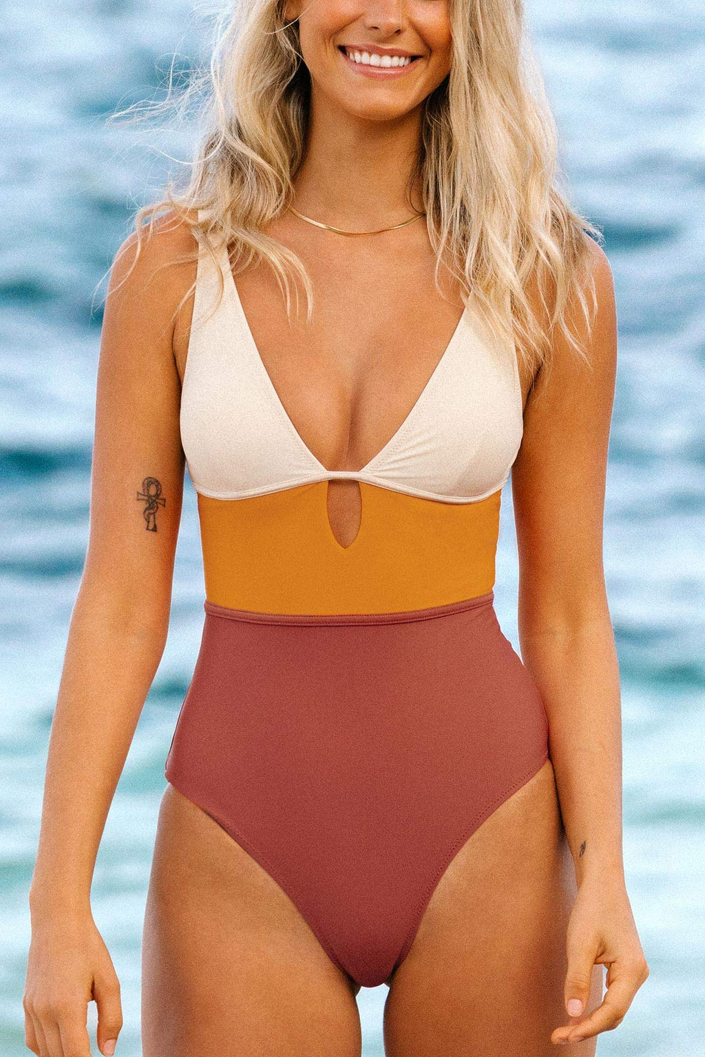 CUPSHE Damen Badeanzug Tiefer V Ausschnitt Monokini Colorblock Riemchen Einteilige Bademode Swimsuit Mehrfarbig S