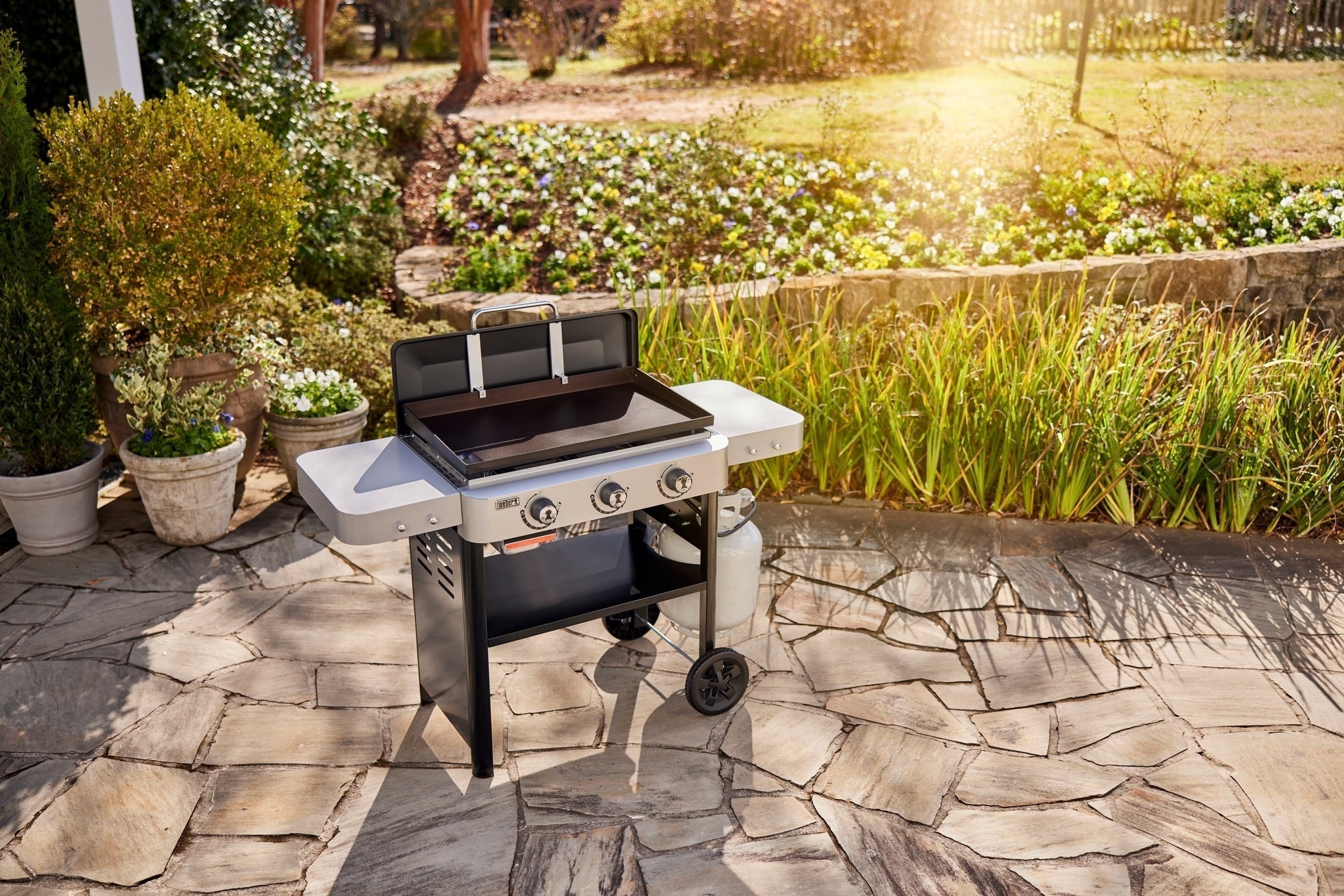 Weber 28" Griddle Liquid Propane Grill
